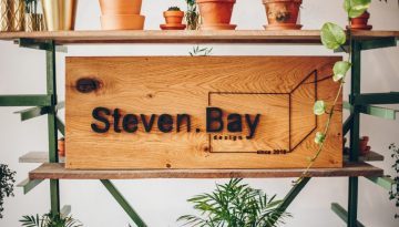 steven bay_logo auf holz